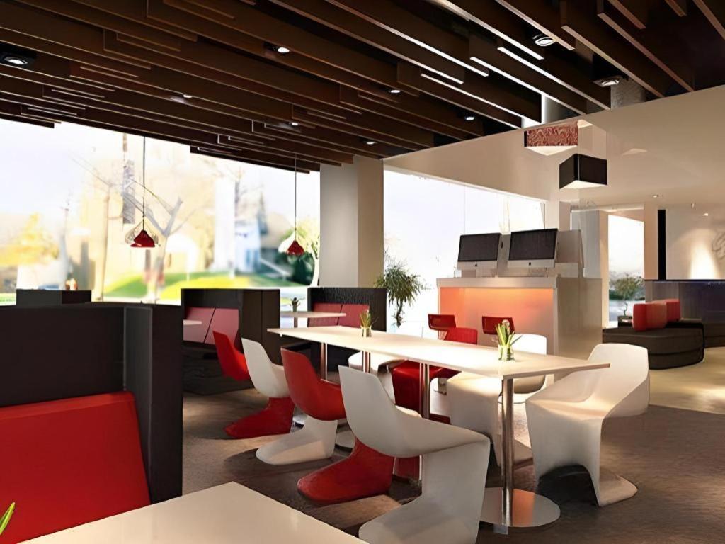 G Suites Hotel By Amithya Surabaya Exterior photo